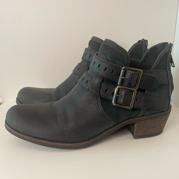 UGG Patsy Black Ankle Boots - Picture 7 of 9